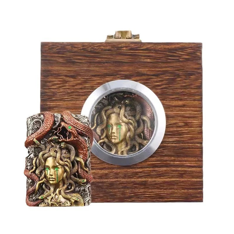 Set Zippo Luminous Medusa Gorgon Custom Armor - Accendino Mythical Guardian che si illumina al buio
